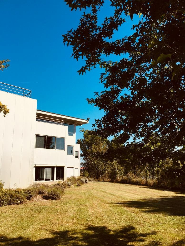 Exterior view of the white Parc Innolin building at 3, Rue du Golf.