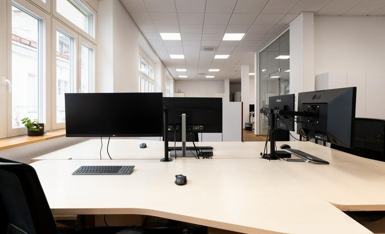 Exterior view of Porzellangasse 49, Stiege 2 building with large windows.