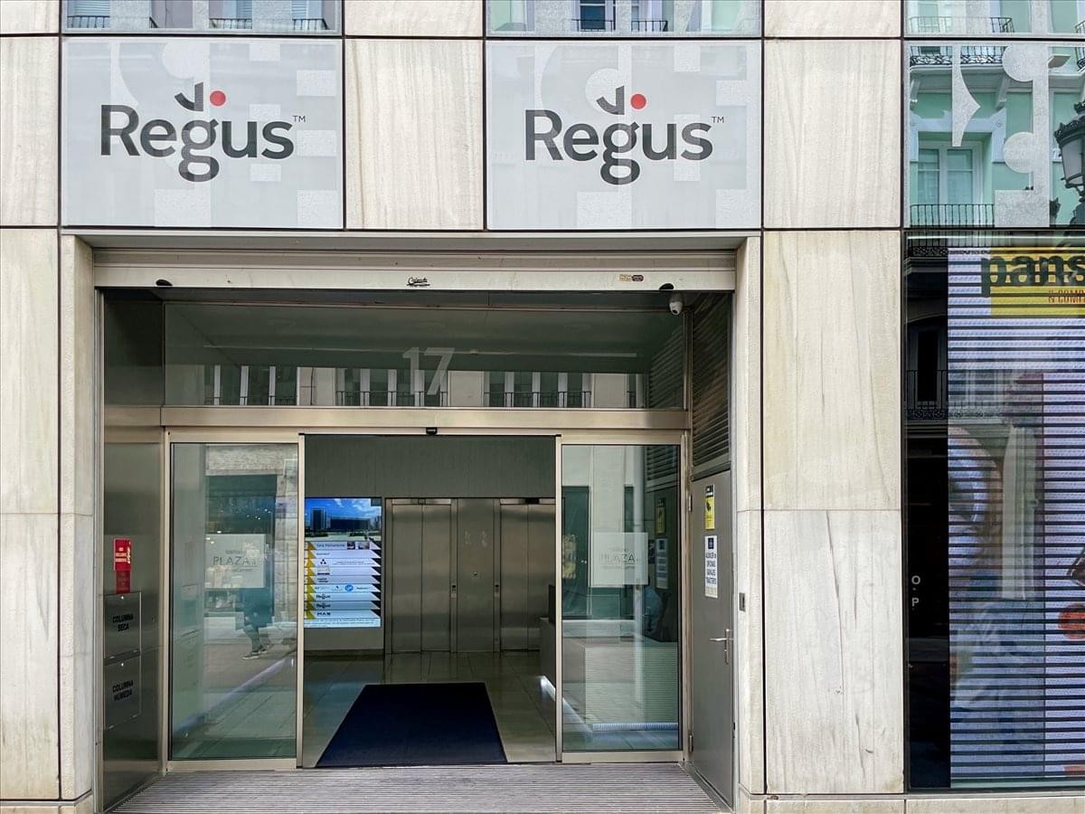 Main glass entrance of 2/F & 3/F NET ALFONSO I, Zaragoza with corporate branding.