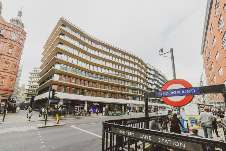 Exterior view of the contemporary facade and entrance at 330 High Holborn, Holborn Gate.