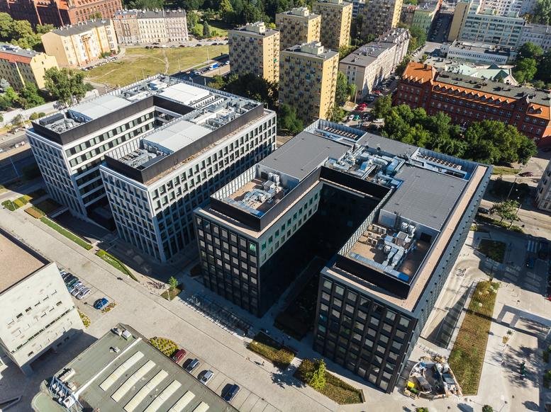 Aerial view of the modern multi-wing office buildings at 43 Krolowej Jadwigi.