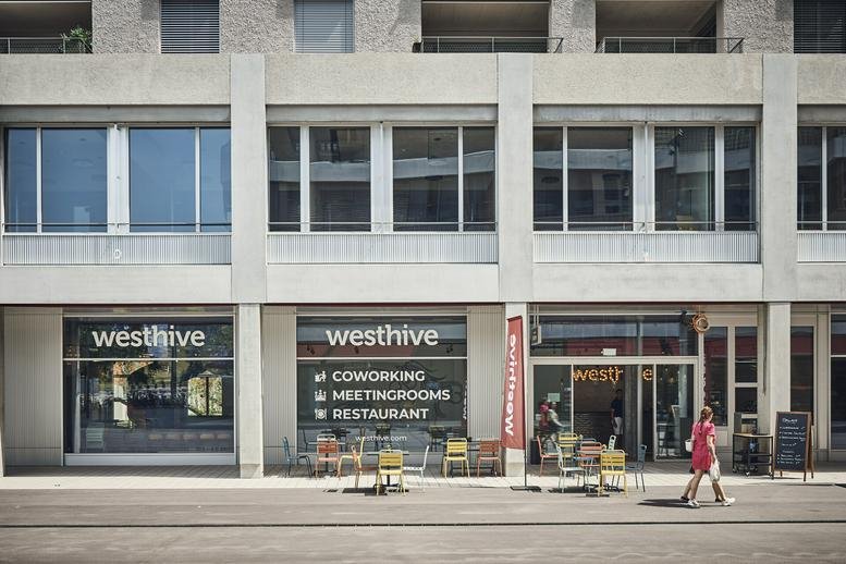 Exterior view of the concrete and glass building facade for Am stadtrand 11–13.