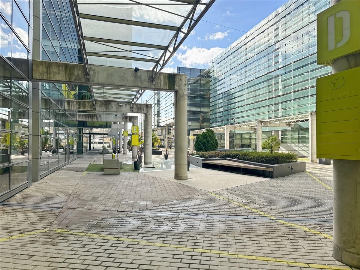 Glass facade and modern walkways at the Avalon Business Park, Calle Santa Leonor 65.