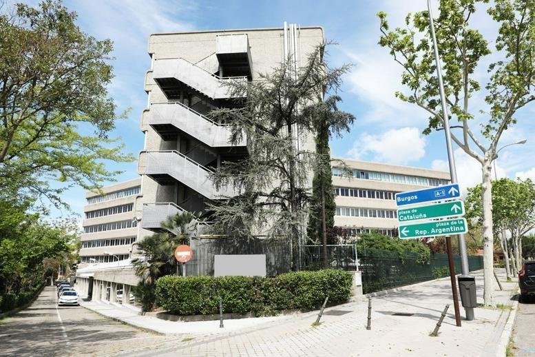 Exterior view of the multi-story building at Calle De Velazquez, 157, Planta 1ª, Madrid.