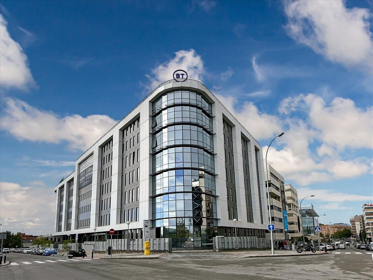Exterior view of the contemporary glass and steel building at Calle Isabel Colbrand, 6-8.