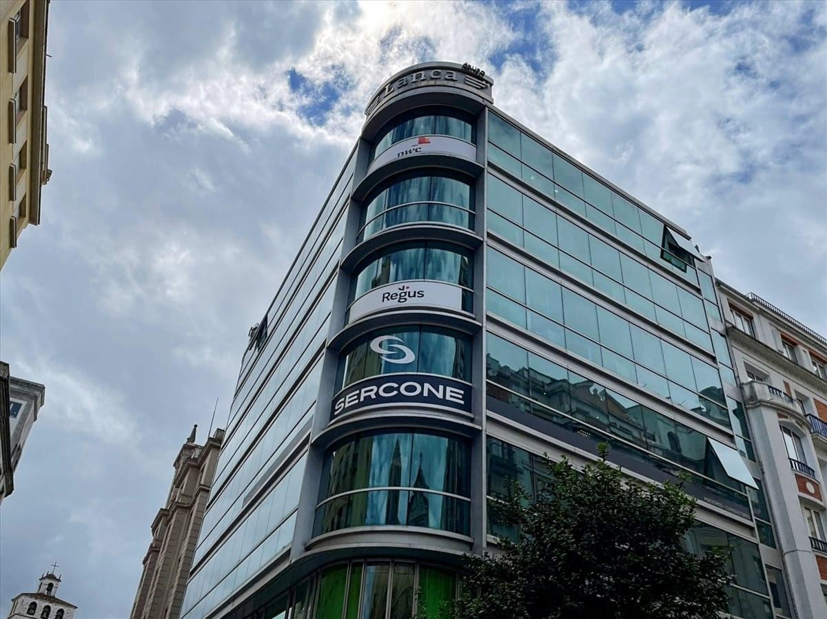 Exterior view of the modern glass facade at Calle Juan de Herrera, 18, 4th & 5th Floor, Santander.