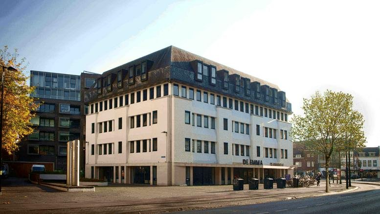 Exterior view of the office building at Emmasingel 33.