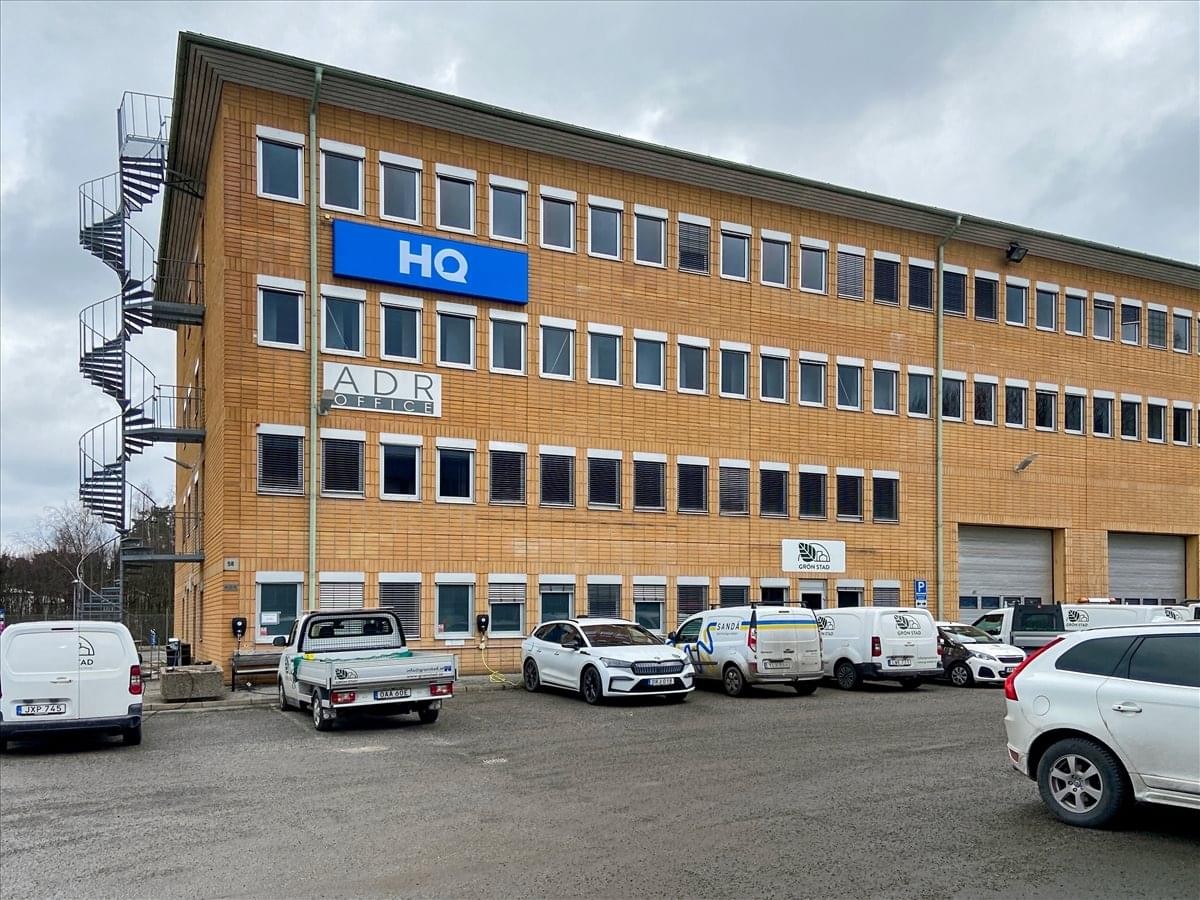 Exterior view of the brick facade building at Fagerstagatan 58, Spånga, Stockholm Hofors 1.