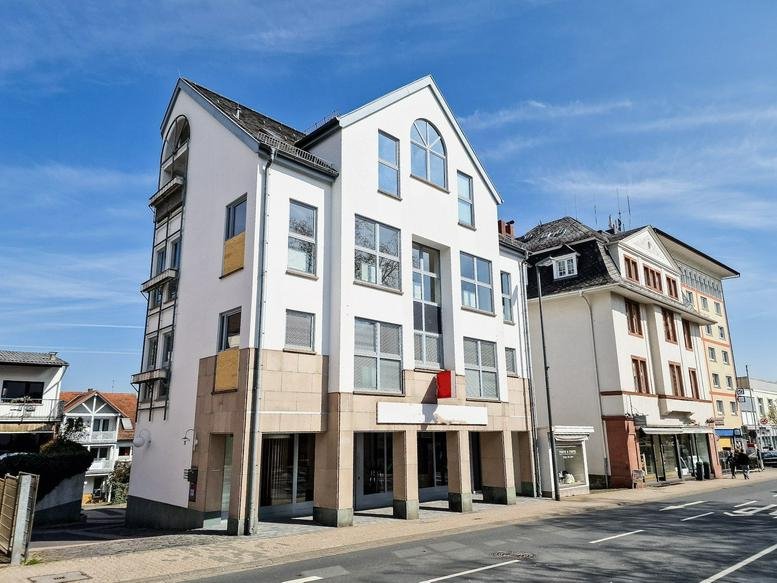 Exterior view of the white multi-story office building at Frankfurter Strasse 11.