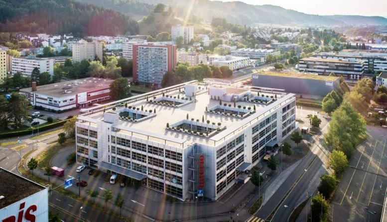 Exterior view of the white multi-story office building at Industriestrasse 171, Spreitenbach.
