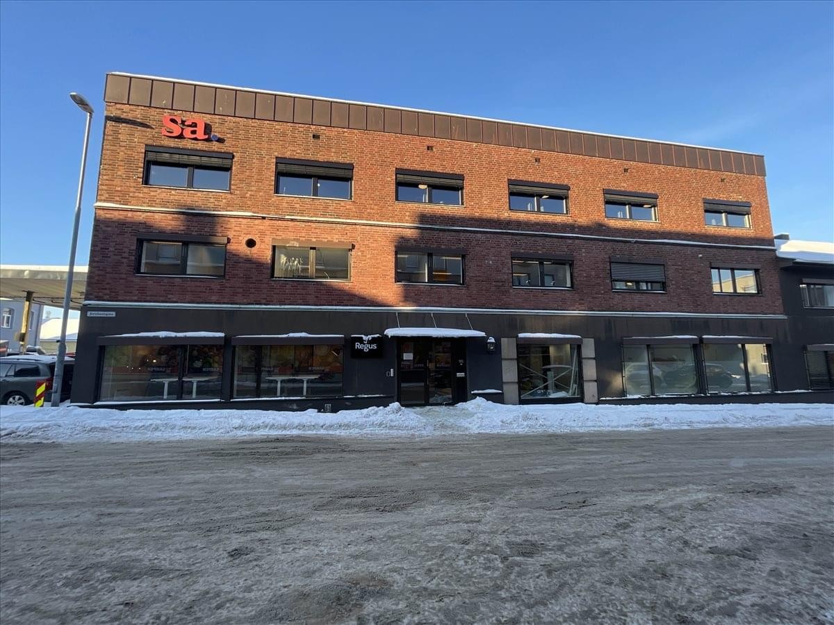 Exterior brick facade of the office building at Jernbanegata 11, Sarpsborg.