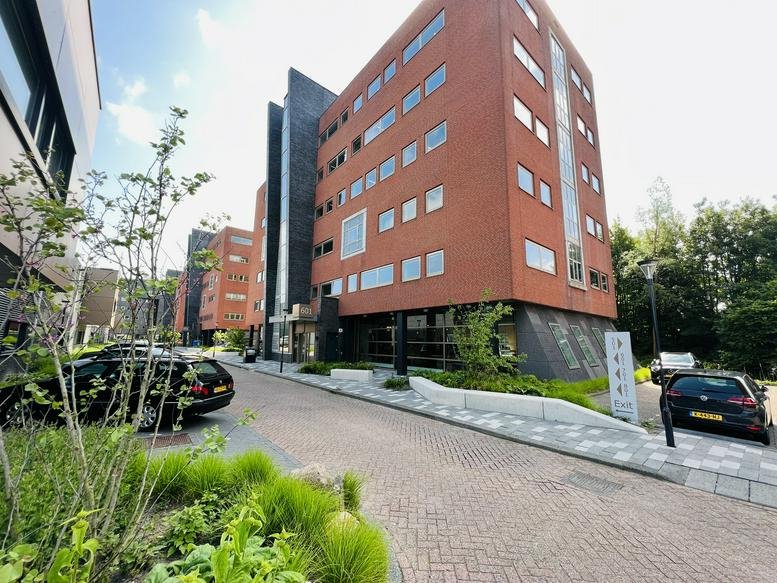 Exterior view of the brick facade building at Joop Geesinkweg 501.