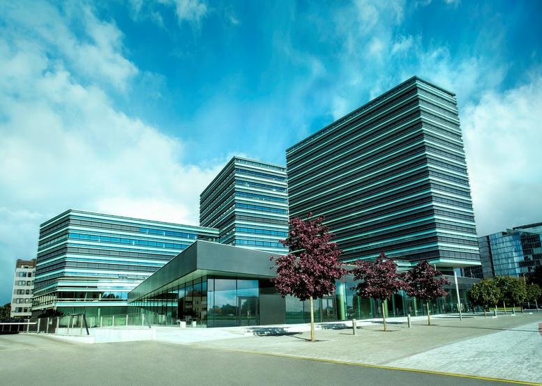 Exterior view of the modern glass-facade business center at Konstitucijos avenue 21.