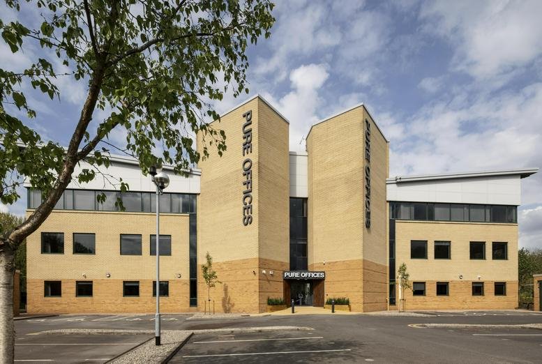 Exterior view of Lakeview 600 office building with brick facade.