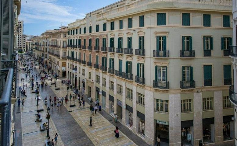 Exterior view of the historic building at Marqués de Larios, 4, Malaga Centro.