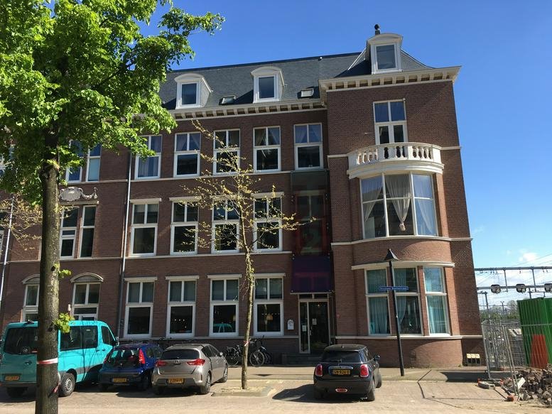 Exterior view of the classic brick facade at Nicolaas Beetsstraat 216-222.