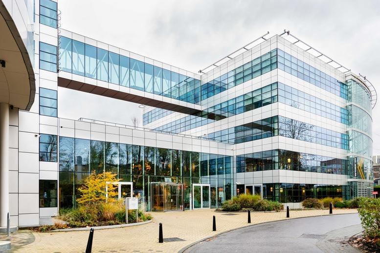 Modern exterior view of the glass-fronted office building at 15-23 Avenue Fraiteur.