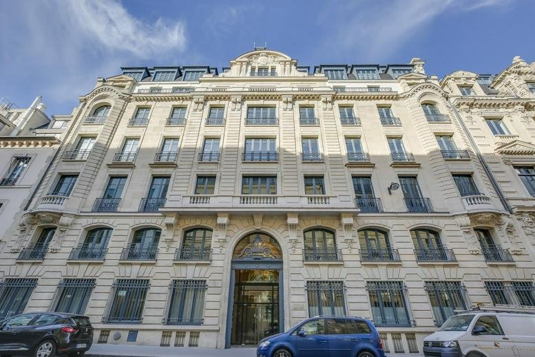 Exterior view of the classic stone facade at 16-18, Rue de Londres, Gare Saint Lazare, Paris.