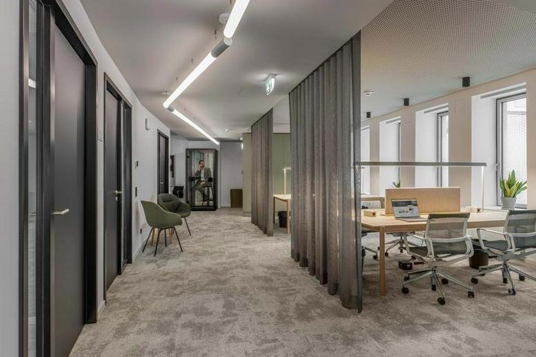 Spacious open-plan lounge and coworking area at Business Center, Schumannstraße 27, Westend, Frankfurt am Main.