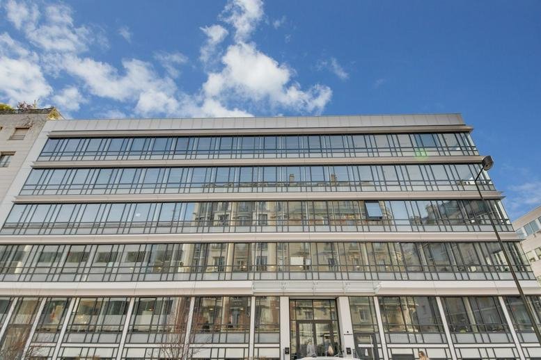 Exterior view of the modern glass-facade building at 44 Avenue Georges pompidou, Levallois-Perret.
