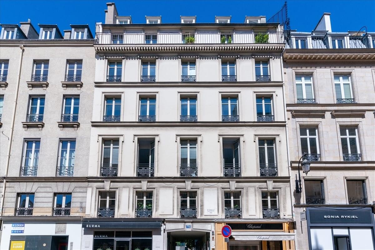 Classic stone facade and storefronts at 72 Rue du Faubourg Saint-Honoré.