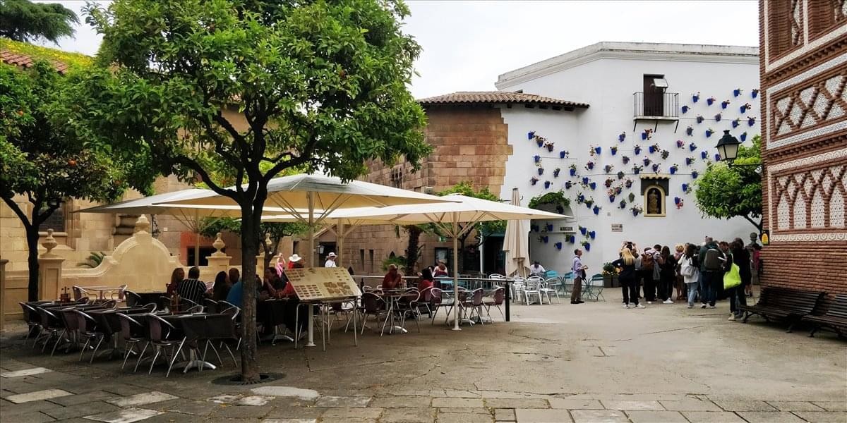 Exterior view of the office courtyard at Av de Francesc Ferrer i Guardia 13, Montjuïc, Barcelona.