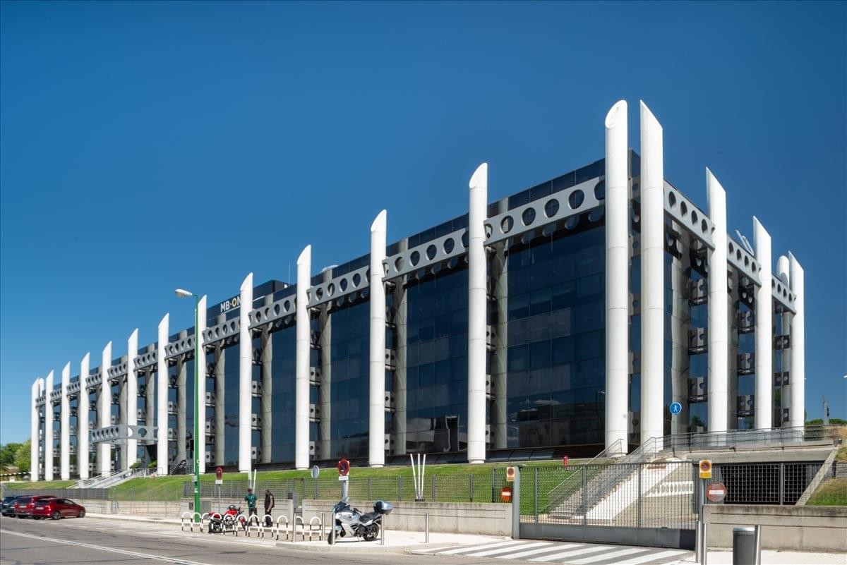 Exterior view of the modern glass building at Avenida de Europa 19, La Moraleja.