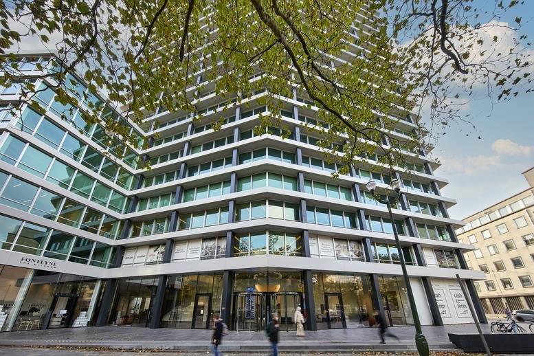 Exterior view of the multi-story glass facade at the Executive Centre, Avenue Louise 149.