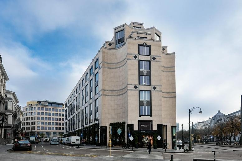 Exterior facade of the historic 54 Avenue Louise building featuring classic architecture and large windows.