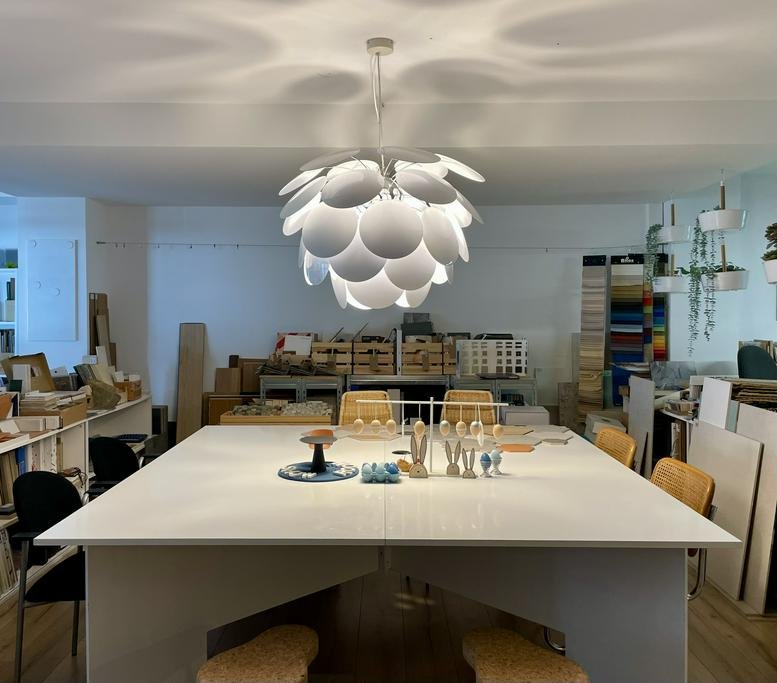 Spacious communal area at Avinguda Jaume I, 2, Entresuelo A, Roses, Girona, Spain featuring a unique white petal pendant lamp.