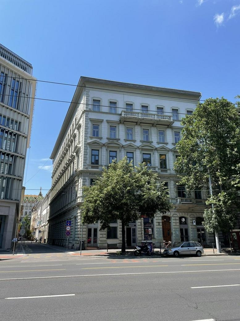 Exterior view of the ornate stone facade at BJ48 Business Center, Bajcsy-Zsilinszky út 48.