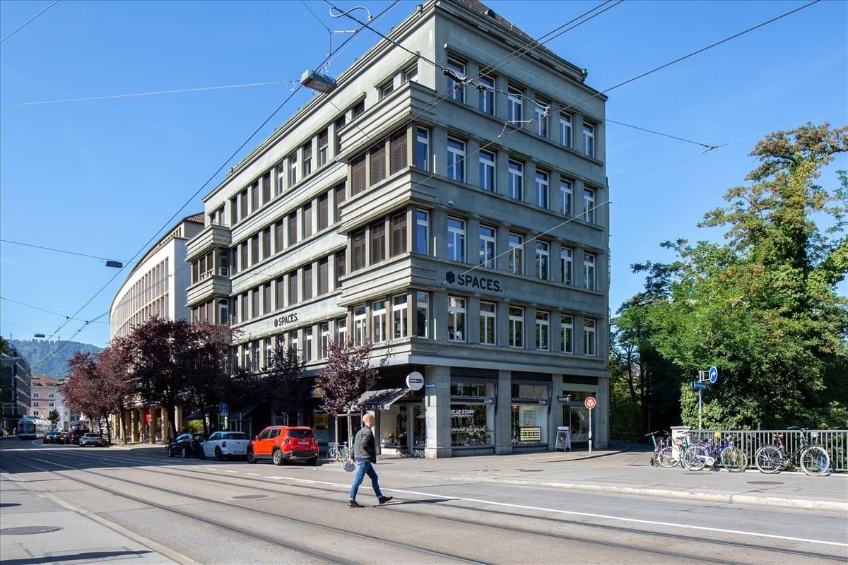 Exterior view of the multi-story stone building at Bleicherweg 10.