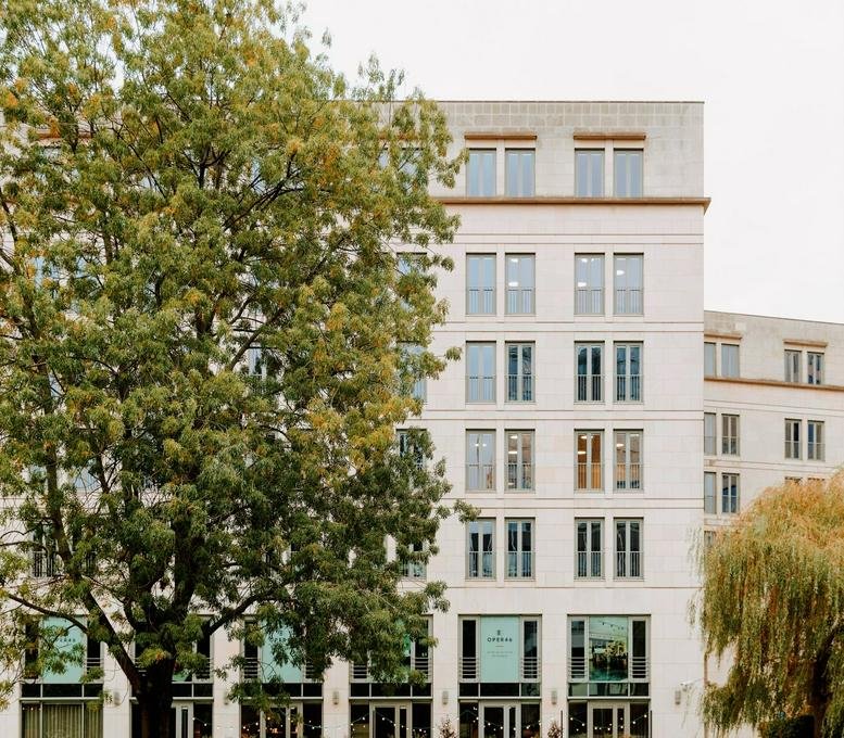 Exterior view of the white facade building Oper46, Bockenheimer Anlage 46.