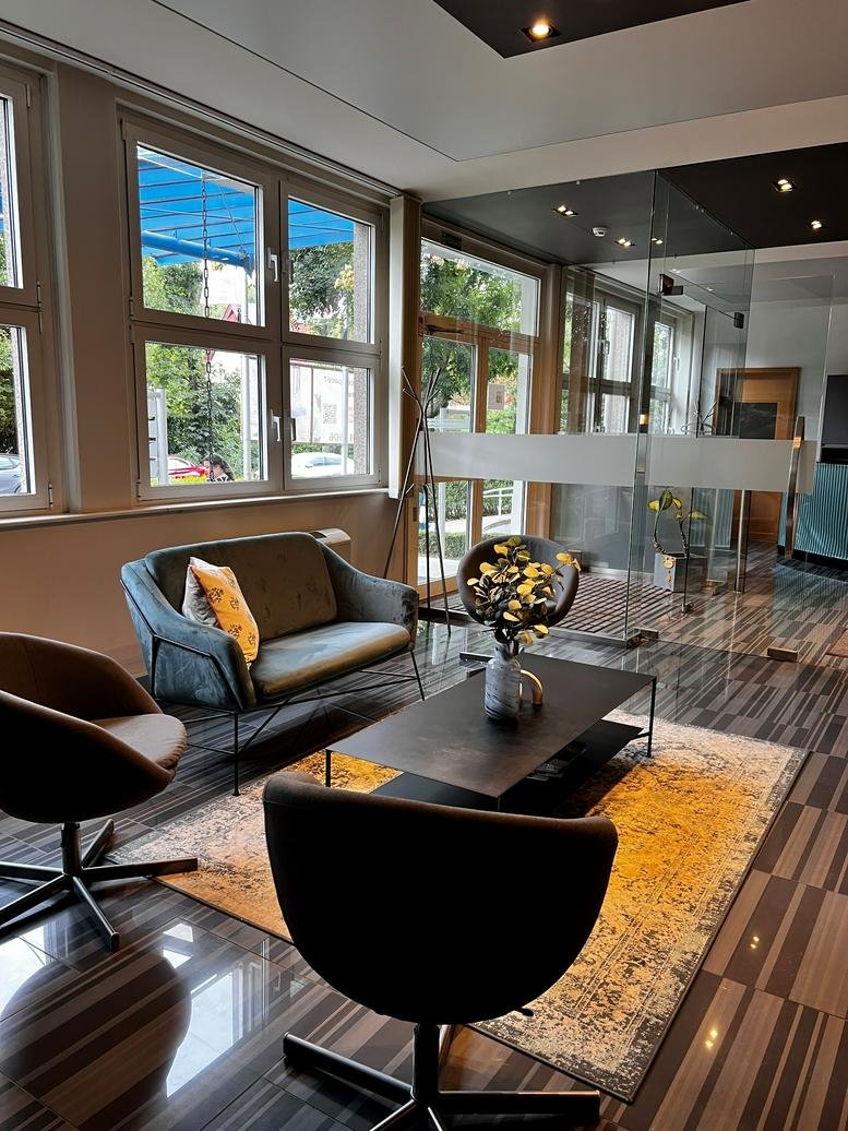 Budaörs Business Center entrance area featuring stylish lounge seating and large windows.