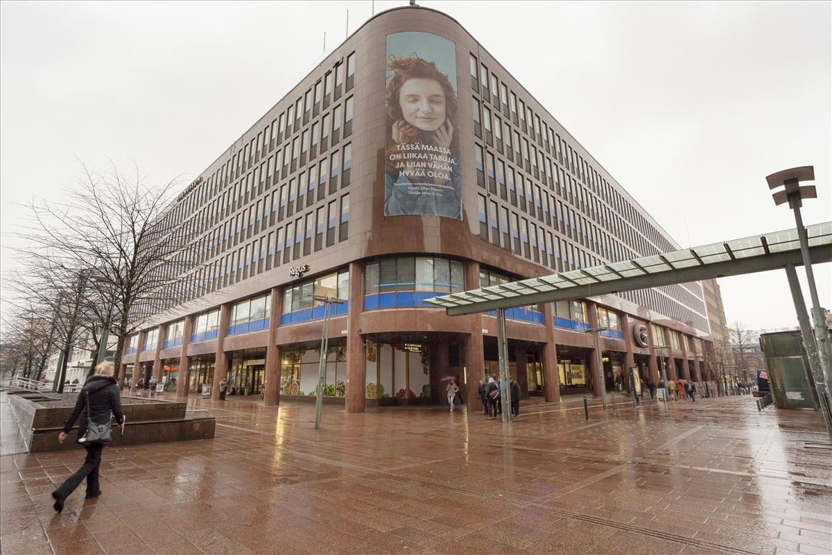 Exterior facade of Business Center Graniittitalo showing its rounded corner architecture and large mural.