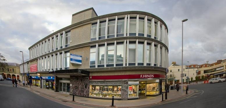 Exterior view of the curved facade of Chapel House, Chapel Road.