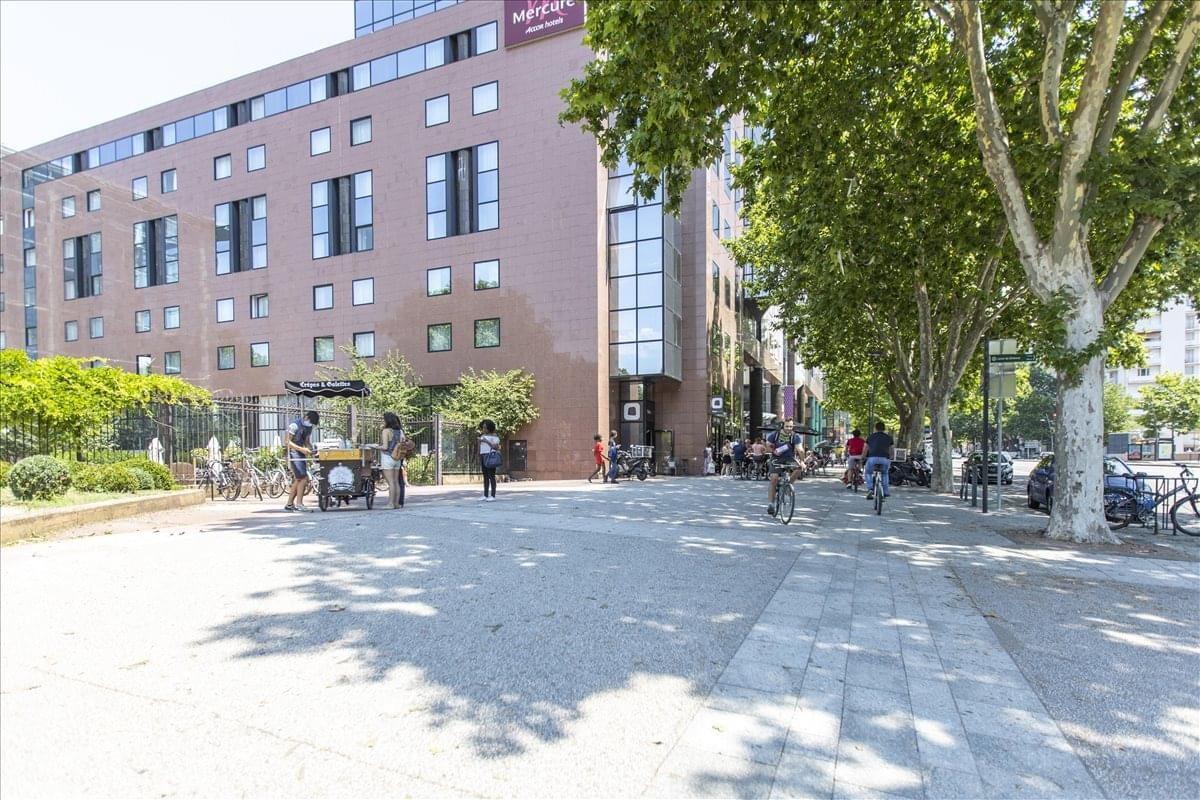 Exterior view of the brick facade building at 8 Esplanade Compans Caffarelli.