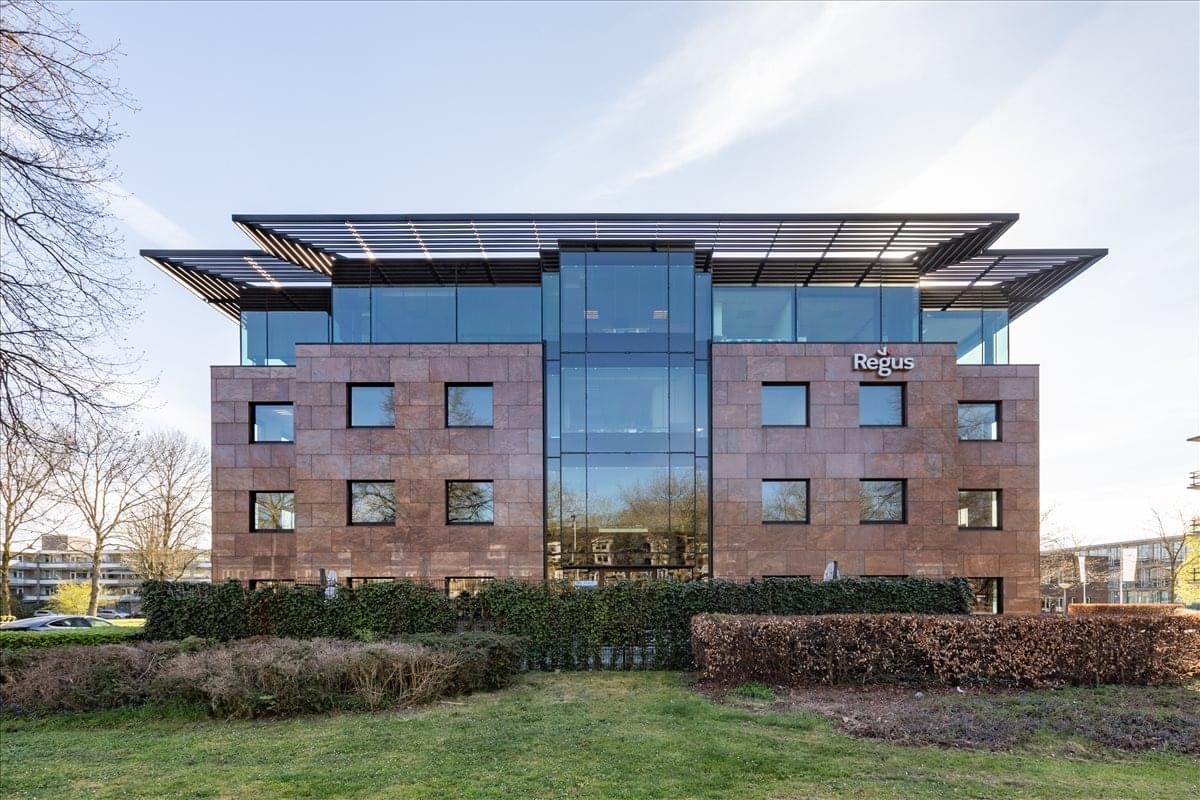 Exterior view of the modern stone and glass building at Cuserstraat 93, Floor 2 and 3.