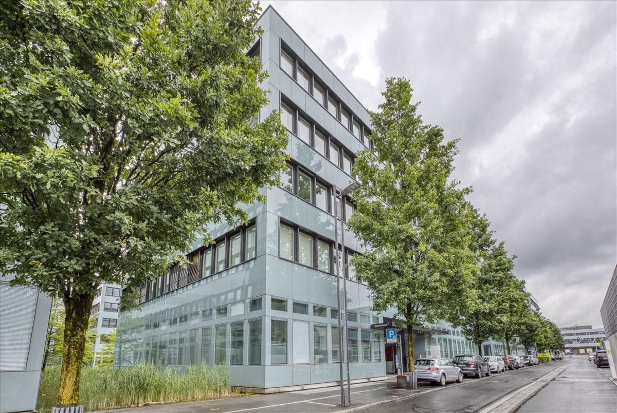 Exterior view of the multi-story office building at Dammstrasse 19, Zug, Switzerland.