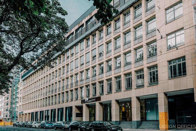 Exterior facade of the stone building at Elisabethstraße 11, Dusseldorf.