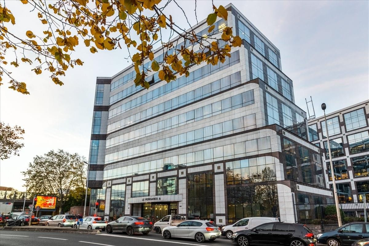 Exterior view of the contemporary Building A at 201 Rue Carnot in Val de Fontenay.
