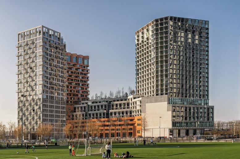 Exterior view of the modern, mixed-use towers at The Pulse, Hildegard von Bingenstraat 44.