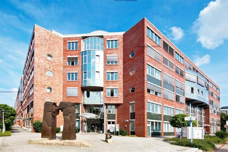 Exterior view of the brick and glass office building at Hildesheimer Str. 265-267.