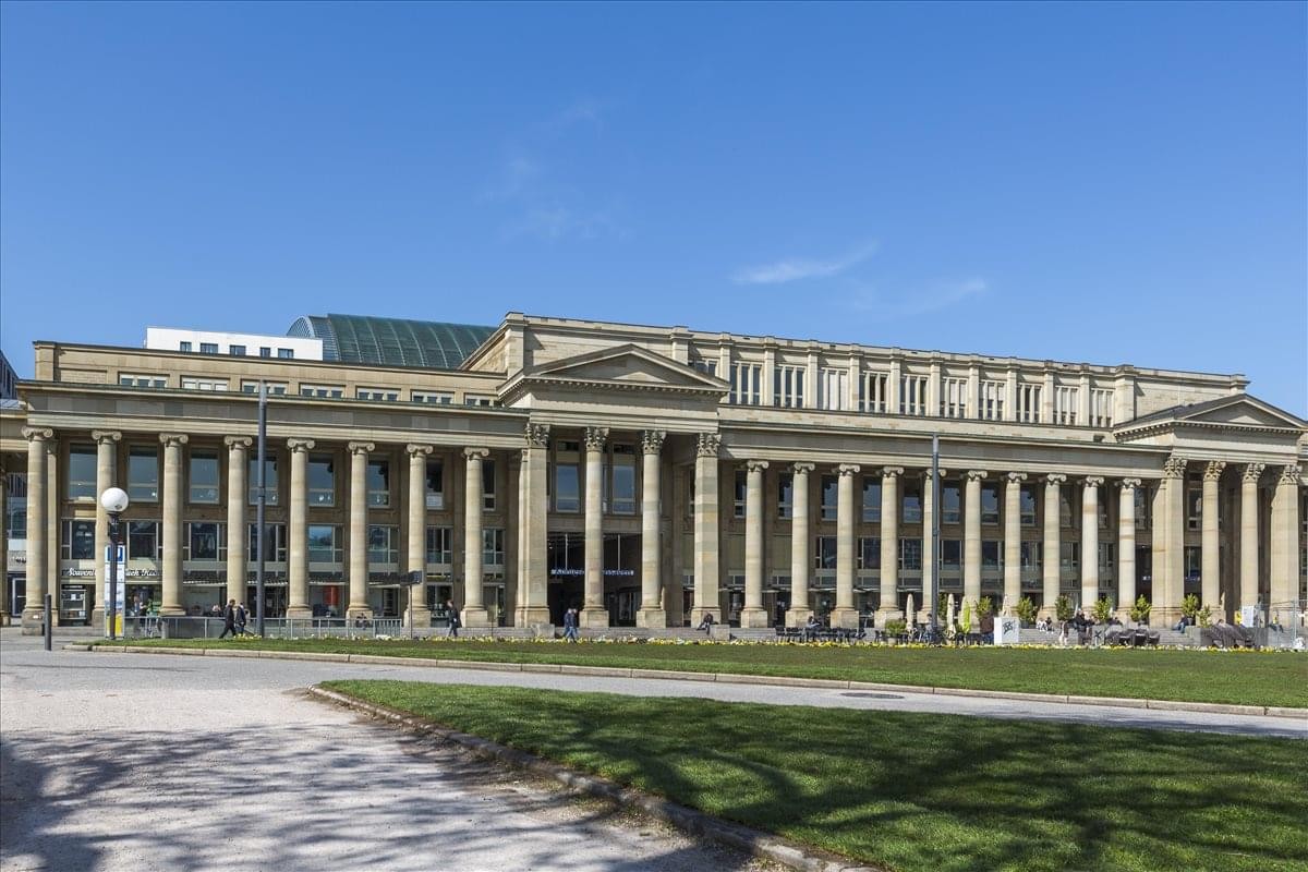 Grand neoclassical exterior view of the historic building at Königstraße 26.