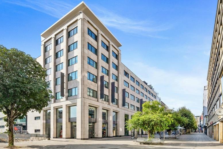 Modern exterior view of the stone and glass building at Königstraße 27, Stuttgart.
