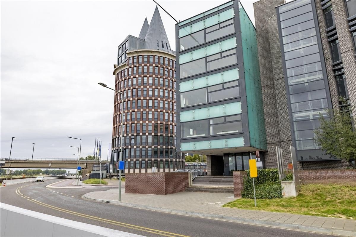 Exterior view of the uniquely shaped brick and glass building at Looskade 20, Roermond.