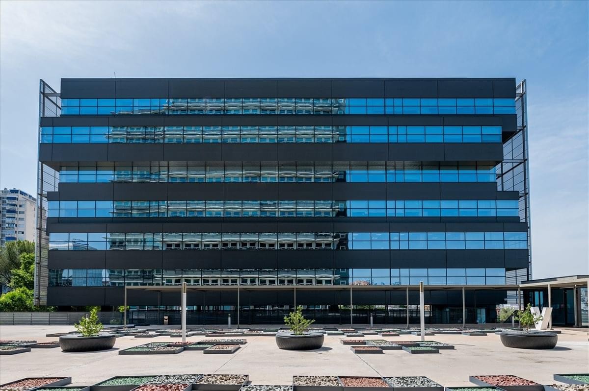 Exterior view of the modern glass-facade building at Martinez Villergas 49.