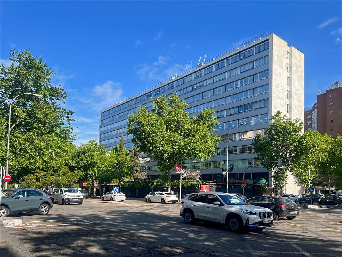 The glass and stone exterior of Regus Maria de Molina, 8th floor on a sunny day.