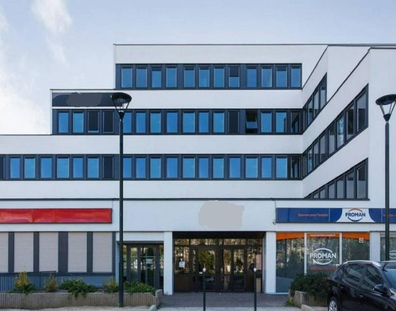 Exterior view of the white tiered facade at Rennes Le 107.