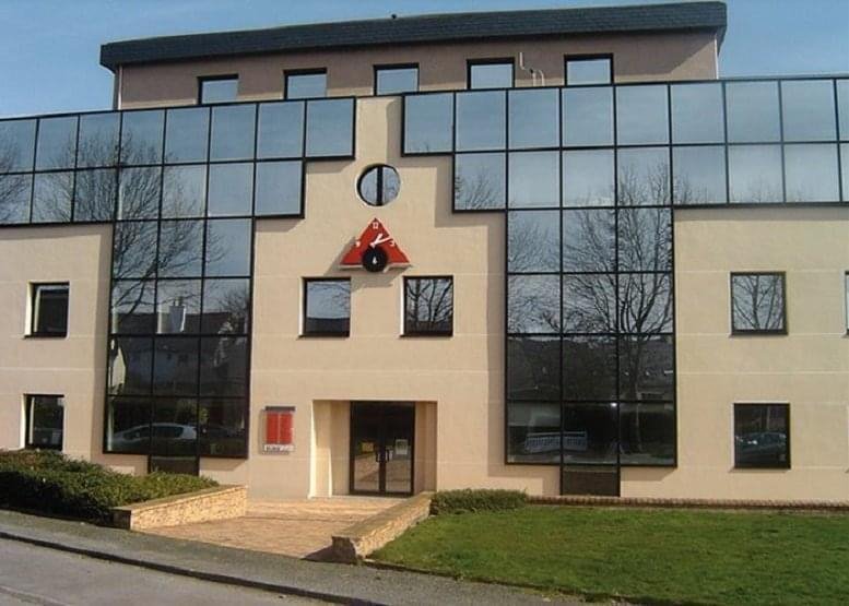 Exterior view of the Rennes Sud-Est, Place du Granier office building with reflective glass facade.